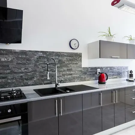 Ruska Street Old Town - Big - Climatic - 11 People - 300m Town Hall Апартаменты