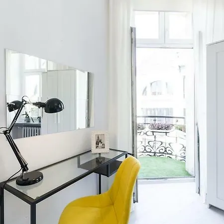 Ruska Street Old Town - Big - Climatic - 11 People - 300m Town Hall Апартаменти