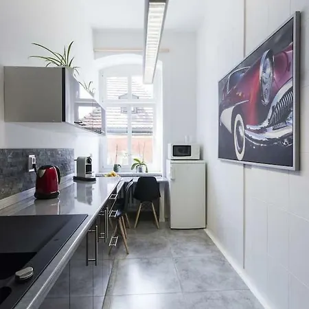 Ruska Street Old Town - Big - Climatic - 11 People - 300m Town Hall Апартаменти