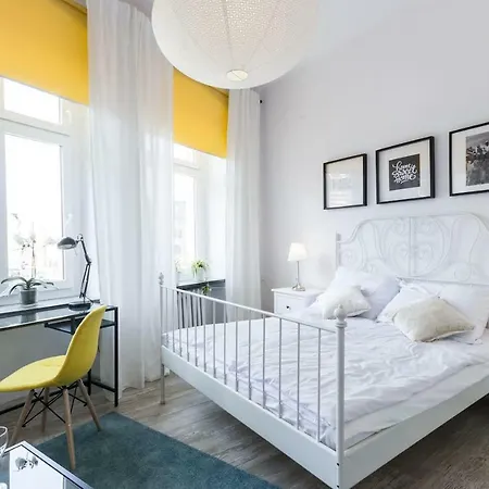 Ruska Street Old Town - Big - Climatic - 11 People - 300m Town Hall Апартаменти